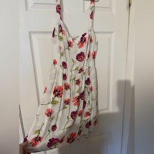 White floral garage dress, Cutout in the back. Size large